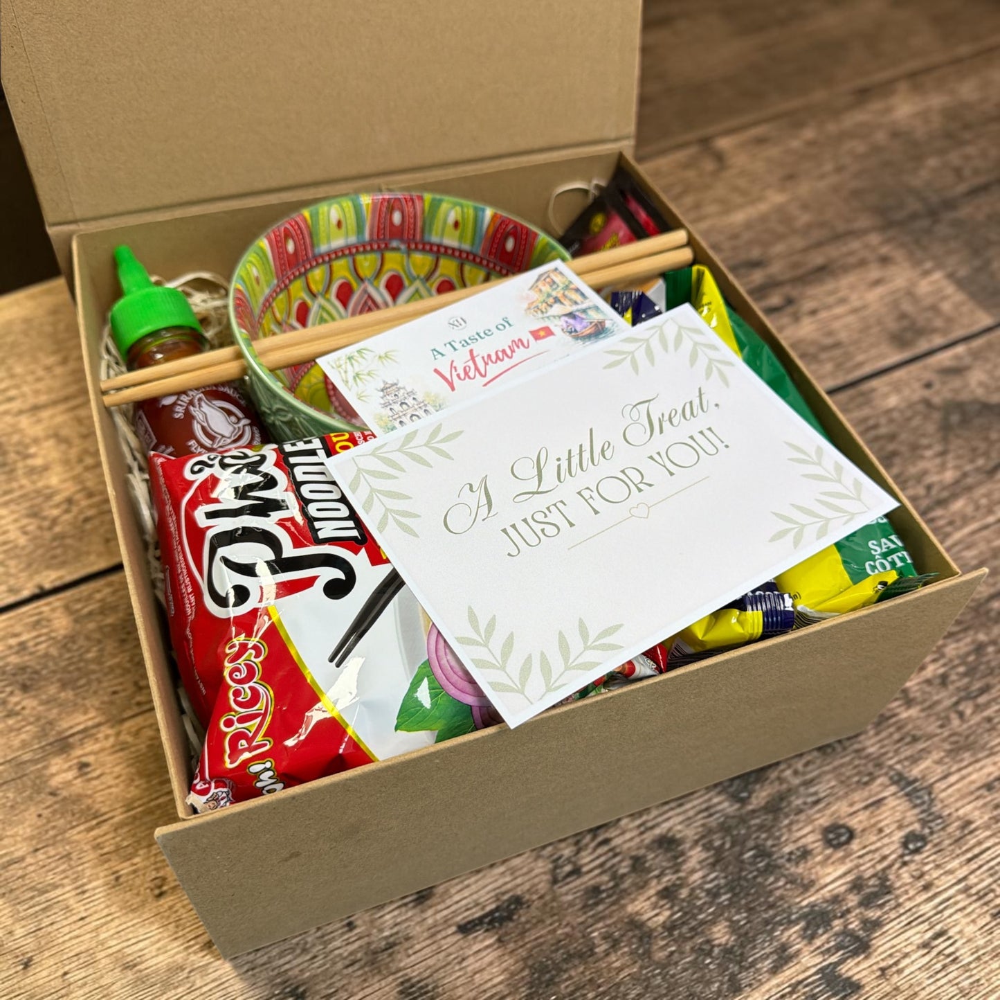 Vietnamese Pho Noodle Gift Box Hamper – Complete Vietnamese Food Experience Hamper
