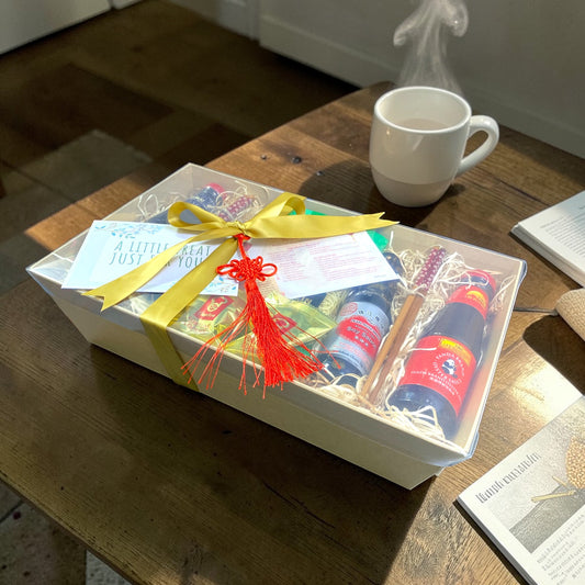 Chinese Chow Mein Gift Set – Noodle Cooking Kit Hamper with Sauces & Chopsticks