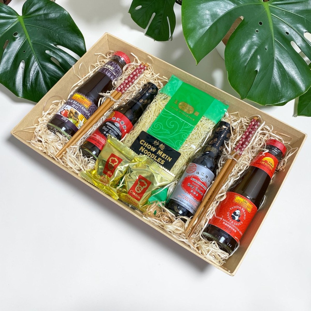 Chinese Chow Mein Gift Set – Noodle Cooking Kit Hamper with Sauces & Chopsticks - Xihaha Oriental Food & Gifts