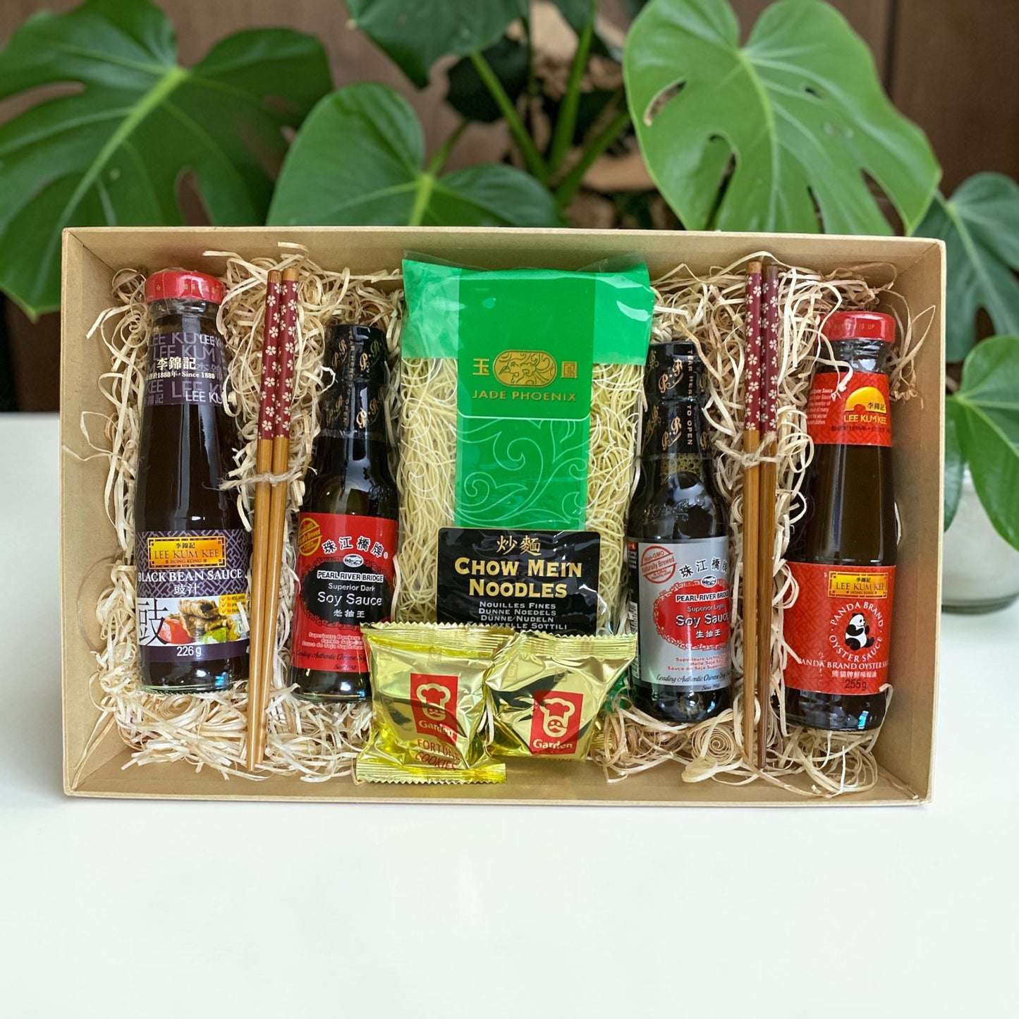 Chinese Chow Mein Gift Set – Noodle Cooking Kit Hamper with Sauces & Chopsticks