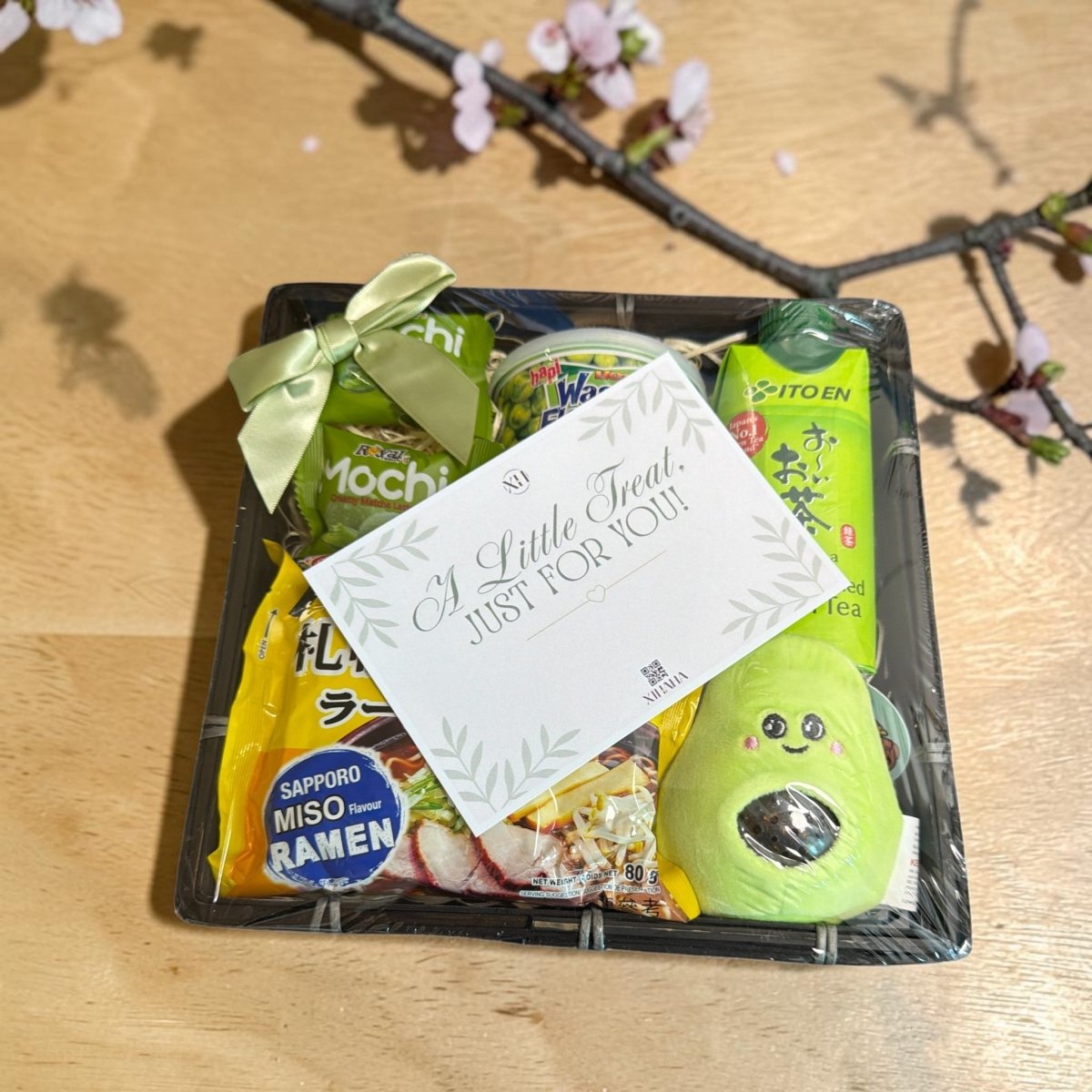 Japanese Comfort Box - Ramen & Snack Gift - Xihaha Oriental Food & Gifts
