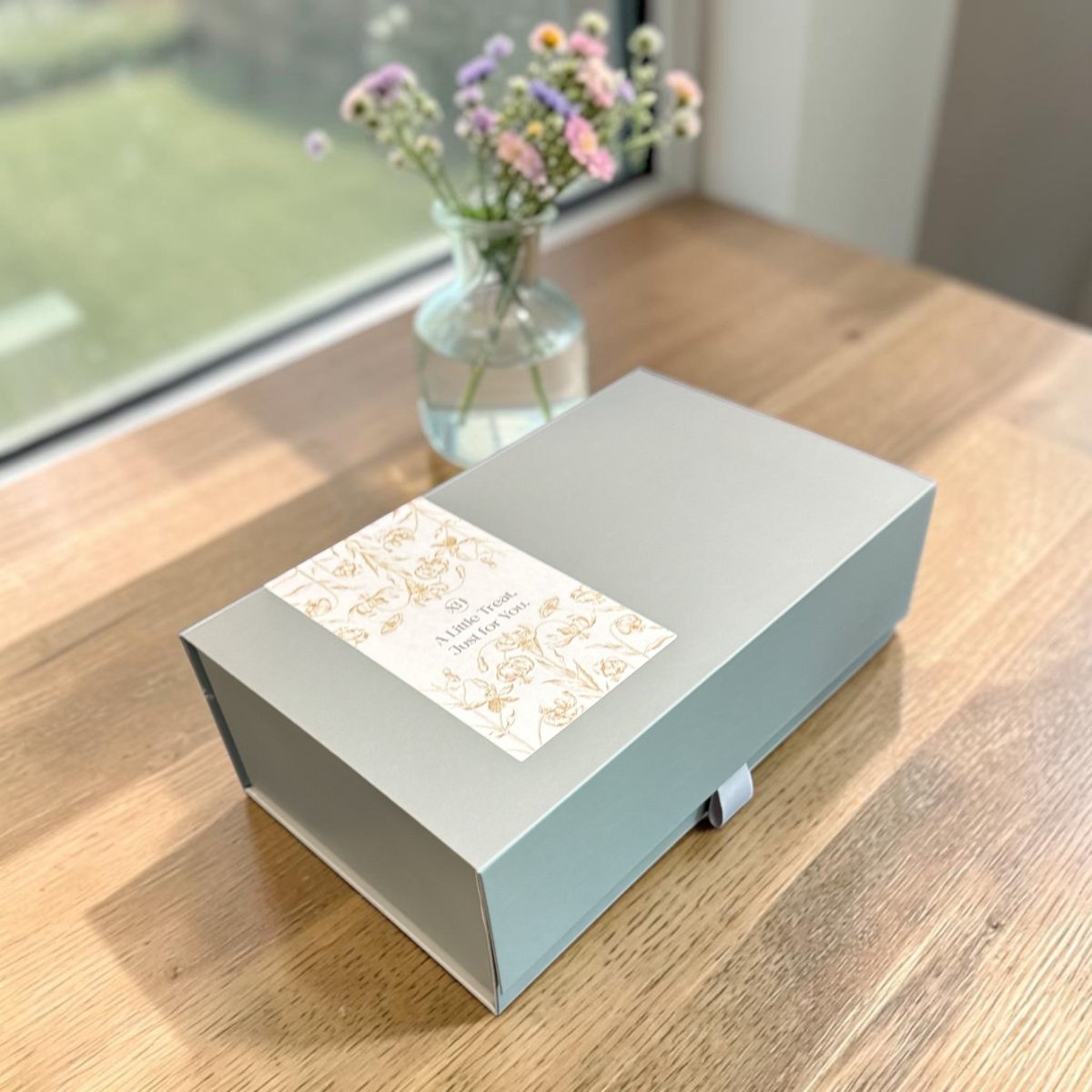 Korean Comfort Gift Box with Positive Crochet Flower - Xihaha Oriental Food & Gifts