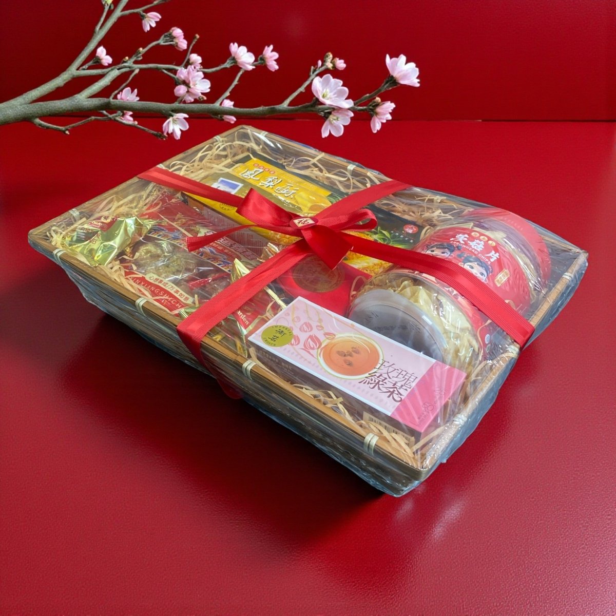 “Pineapple Blessings” Chinese New Year Gift Hamper - Xihaha Oriental Food & Gifts