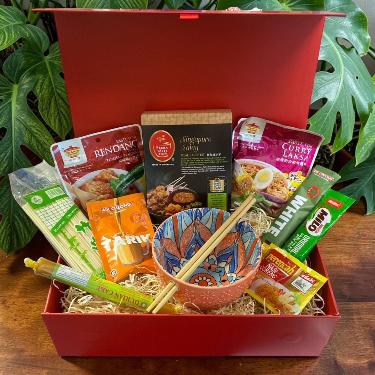Singapore & Malaysian Food Hamper Gift Box | Asian Cooking Kit with Bowl & Chopsticks | Satay, Laksa, Teh Tarik, Milo Set UK - Xihaha Oriental Food & Gifts